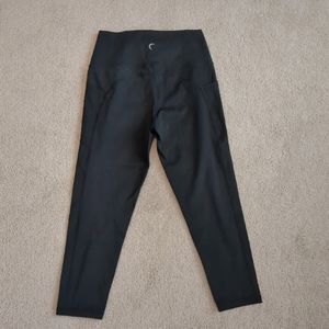 ZYIA Active black Capri leggings (sz 6-8) w/ pockets